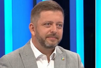 Okamura vydán a ozval se Rakušan, kterého záhy „trefila“ Konečná Okamura vydán a ozval se Rakušan, kterého záhy „trefila“ Konečná