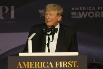 Trumpovo oslabení dolaru. Nebezpečná hra s ohněm Trumpovo oslabení dolaru. Nebezpečná hra s ohněm