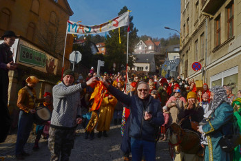Děčín si užil masopustní veselí v zoo i průvod masek městem Děčín si užil masopustní veselí v zoo i průvod masek městem